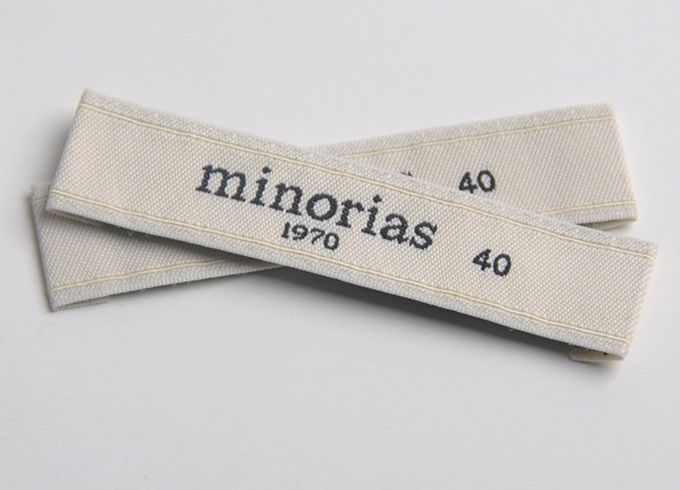 Ferro adesivo sulle etichette tessute per progettazione dell'OEM/ODM della maglietta dell'abbigliamento