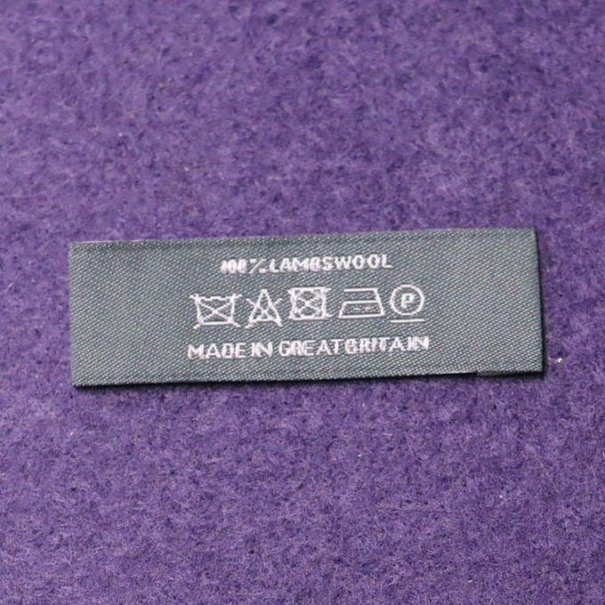 Le etichette dell'abbigliamento tessute tessuto del popolare dell'estremità che cucono il collo su ordinazione del tessuto identifica l'etichetta