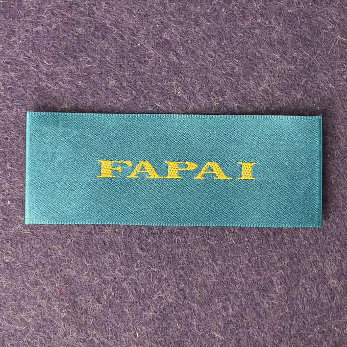 Cucia in raso del cotone delle etichette di nome del tessuto per le etichette dell'abito dell'abbigliamento