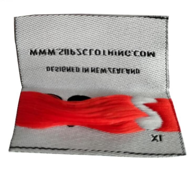 Etichette tessute piegate colore riciclate per l'indumento, etichette tessute di PMS del vestito